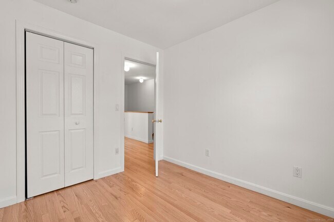 Building Photo - 322 Greenfield St