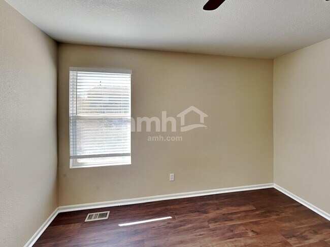 Building Photo - 10175 Fraser St