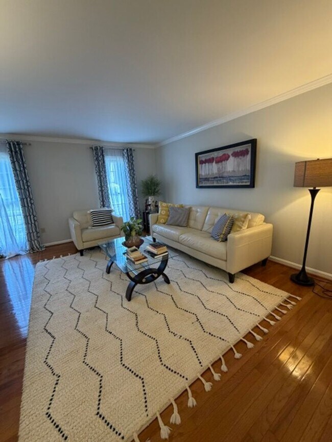 Building Photo - SPACIOUS SF HOME IN GERMANTOWN