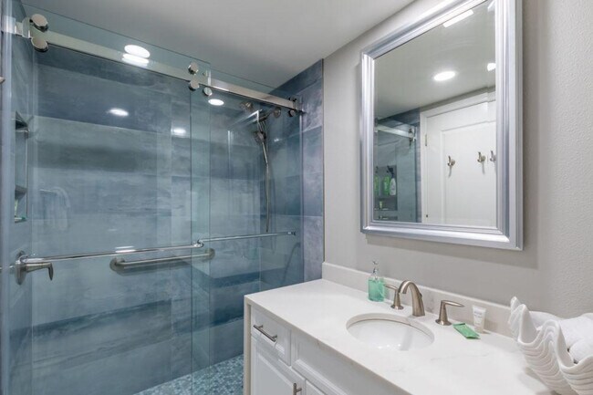 Building Photo - 3 Portofino Dr