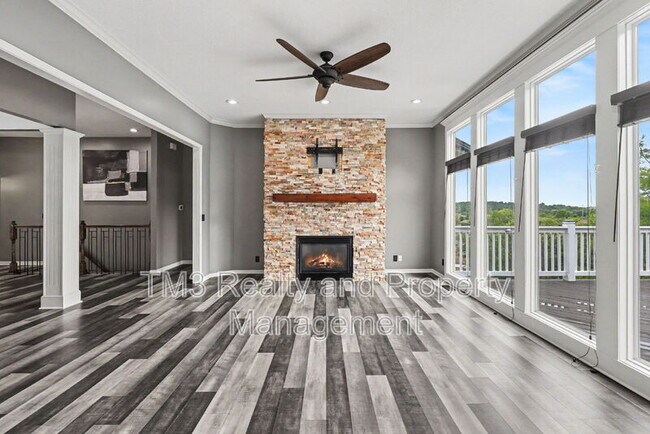 Building Photo - 5605 NE Coral Dr