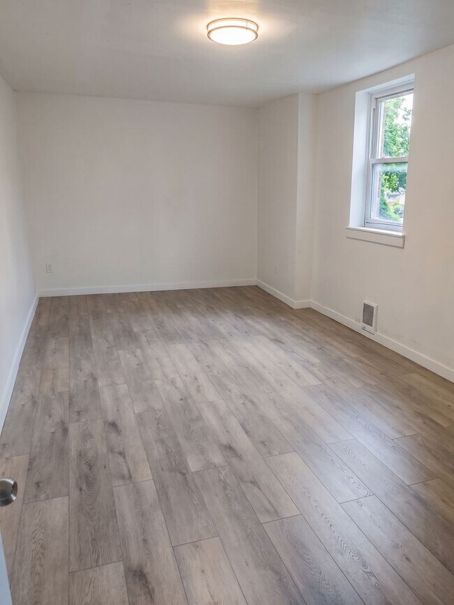 Building Photo - 2461 N 29th St