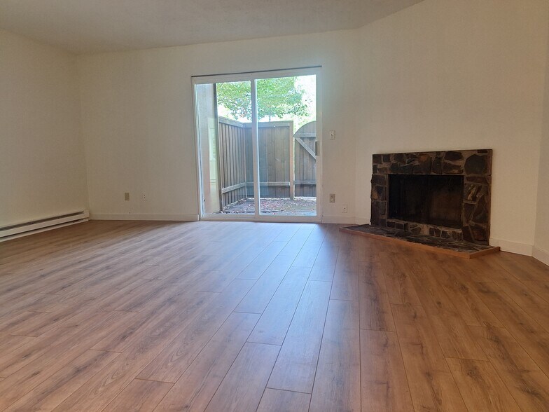 Building Photo - 12490 SW Longhorn Ln