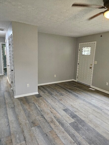 Building Photo - 321 Longview Dr
