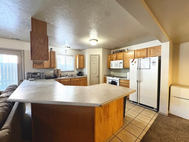 Building Photo - 240 E 300 N