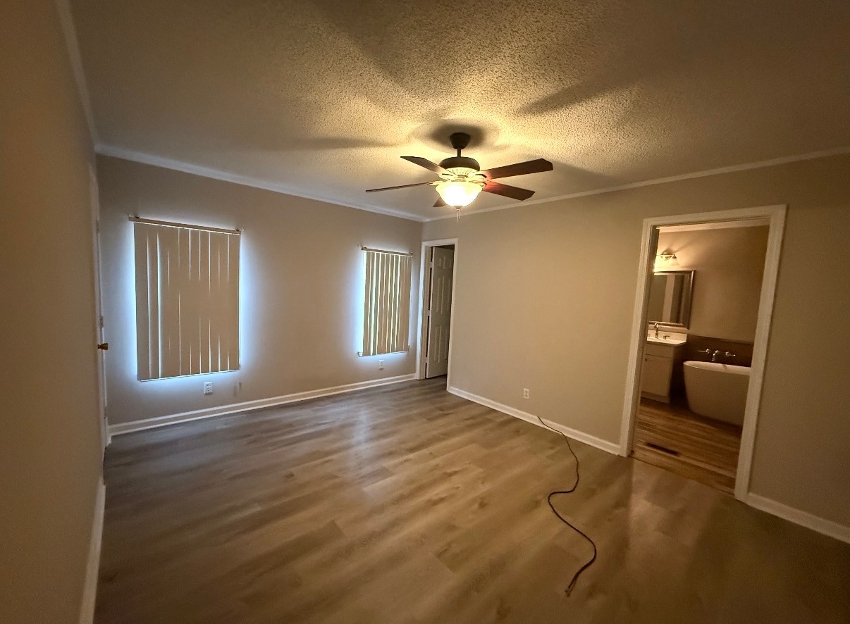 Building Photo - 3083 Lake Sue Dr