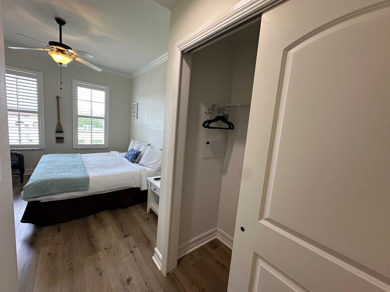 Building Photo - 13941 Clubhouse Dr