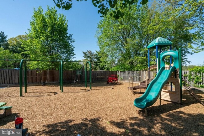 Building Photo - 3011 S Buchanan St