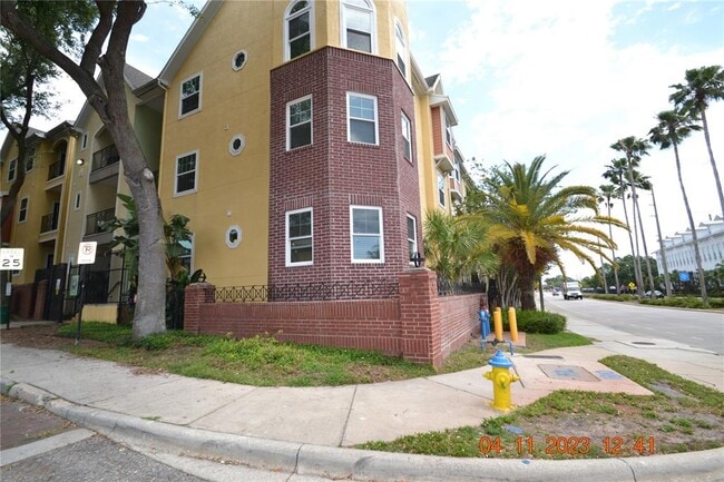 Building Photo - 1810 E Palm Ave