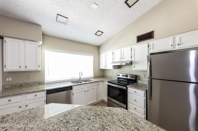Building Photo - 6202 W Sunnyside Dr