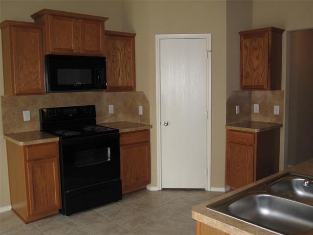 Building Photo - 609 Twin Knoll Dr