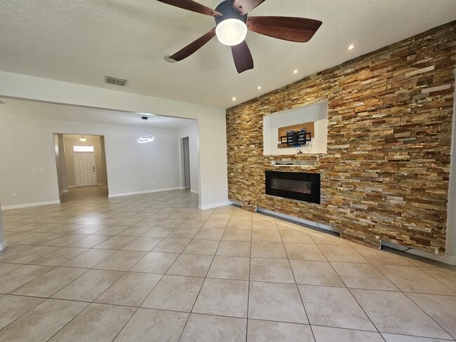 Building Photo - 2718 Atherton Dr