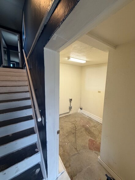 Building Photo - 343 Rio Grande Ave