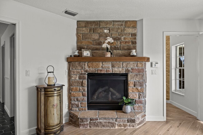 Building Photo - 1782 Clydesdale Ave