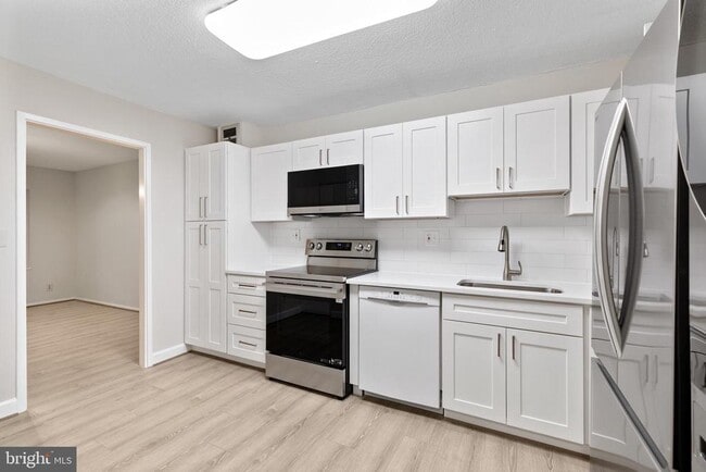 Building Photo - 8340 Greensboro Dr