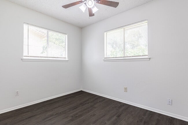 Building Photo - 4910 Tennyson Dr