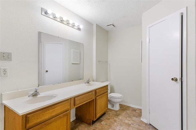 Building Photo - 5212 Beaverbrook Dr
