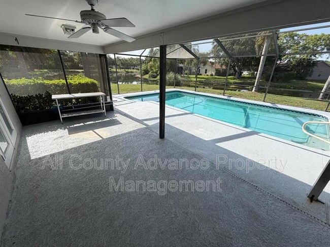 Building Photo - 3232 Oakwood Pl