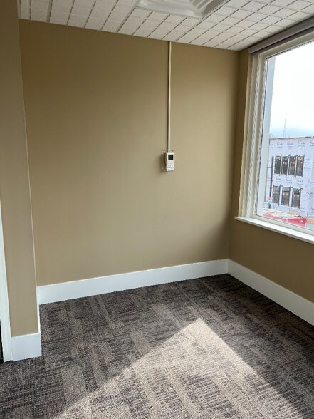 Building Photo - 12 2nd St NE