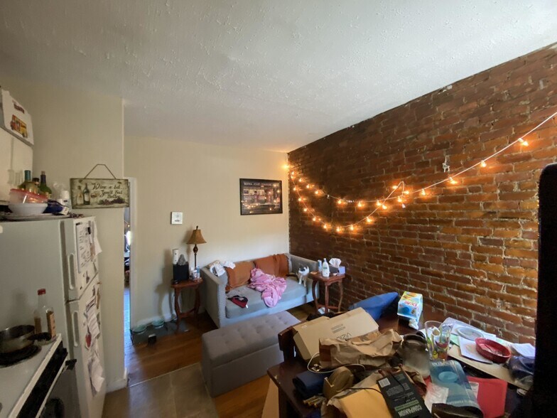 Building Photo - 884 Huntington Ave