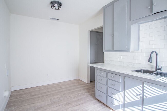 Building Photo - 302 Avenue U