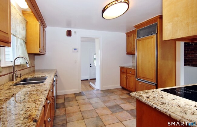 Building Photo - 37 Glen Ave