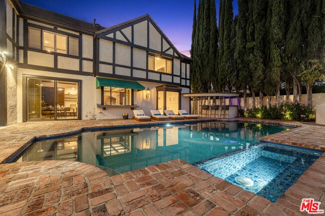 Building Photo - 3722 Alonzo Ave