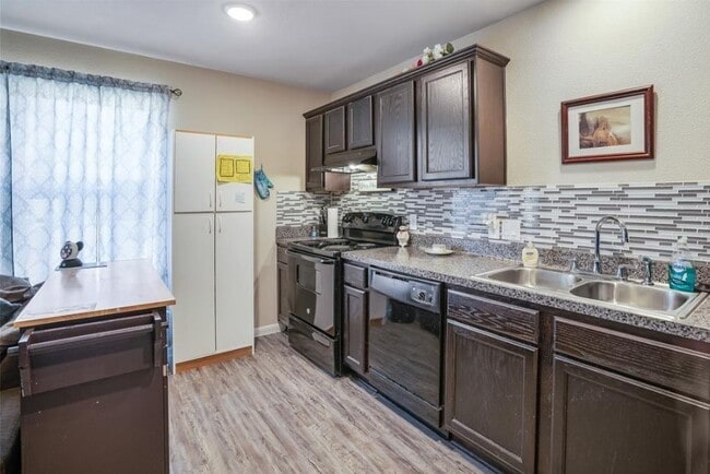 Building Photo - 16693 E Hammon