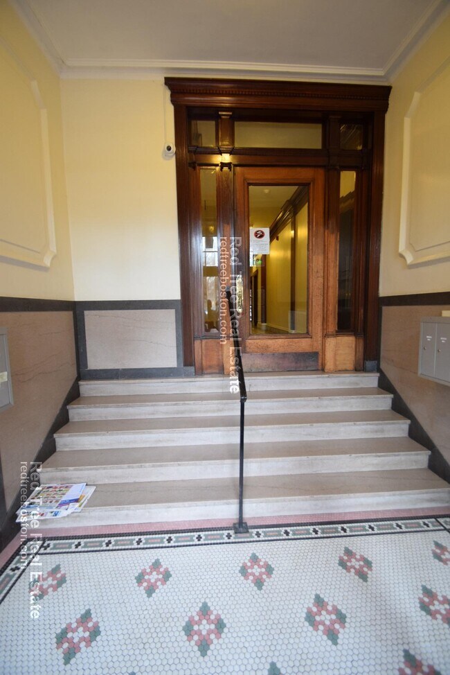 Building Photo - 25 Park Dr