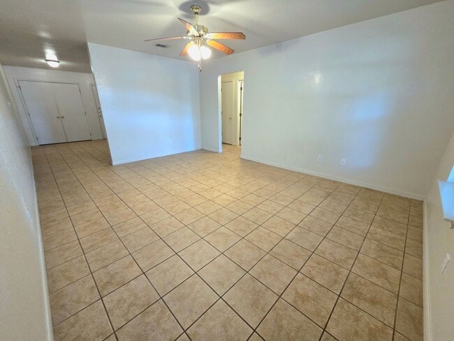 Building Photo - AVAILABLE NOW! - 2 WEEKS FREE (SECTION 8 A...