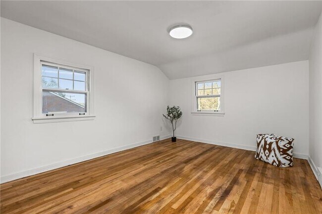 Building Photo - 255 Gilkeson Rd