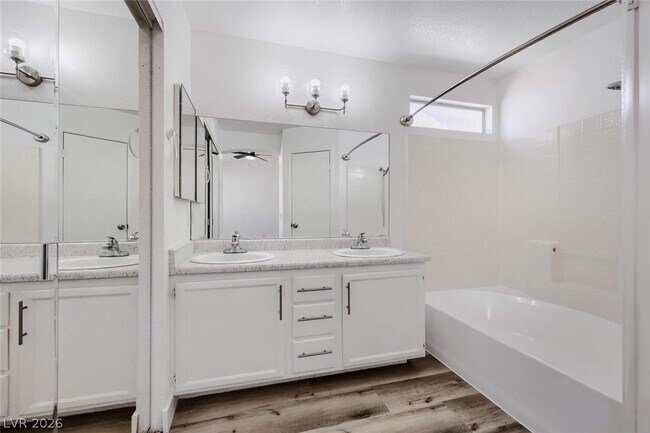 Building Photo - 5115 N Vista Del Rancho Way
