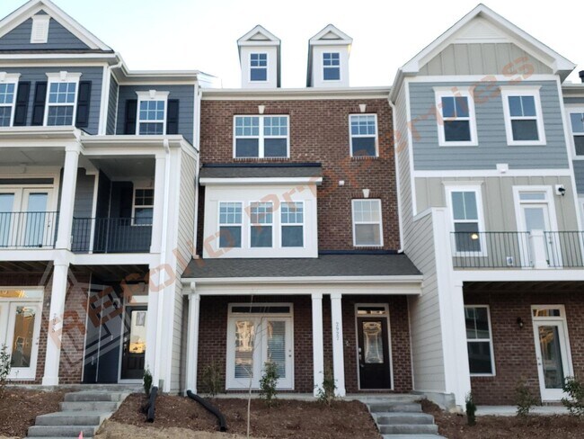 Primary Photo - Luxury 3 Story 4 BD/3.5 Bath Townhome @ Sm...