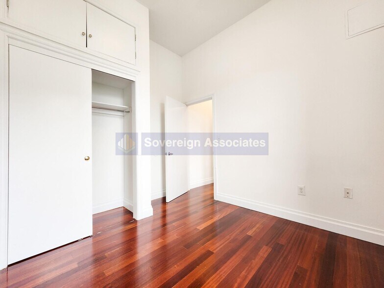 Building Photo - 607 W 137th St