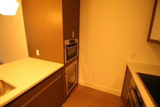 Building Photo - 100 Lovejoy Pl