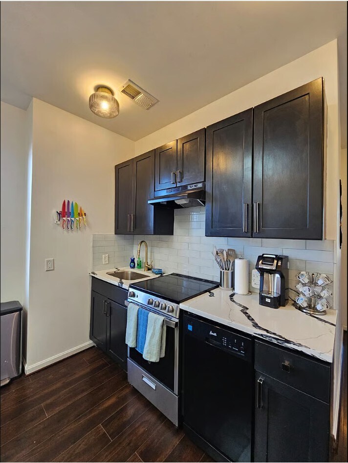 Building Photo - 2517 Saint Paul St