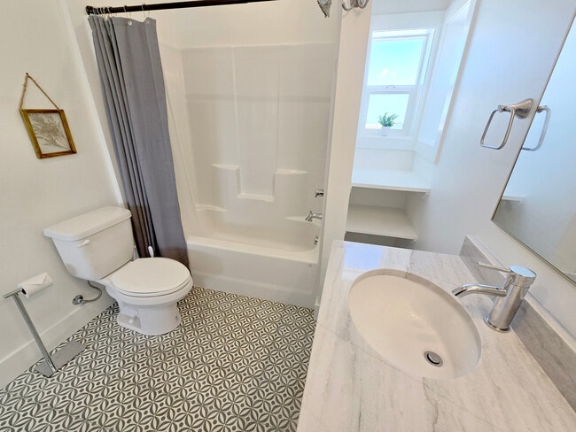 Primary Photo - 121 S Miller St