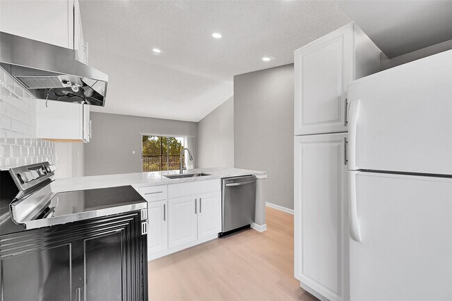 Building Photo - 719 Gardens Dr