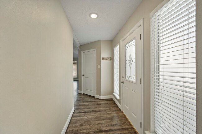 Building Photo - 119 Wood Hollow Dr