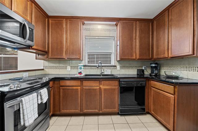 Building Photo - 9936 Lakemere Dr