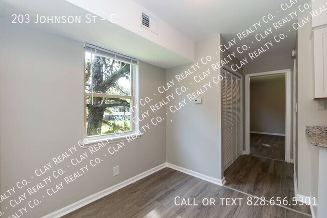 Building Photo - 203 Johnson St