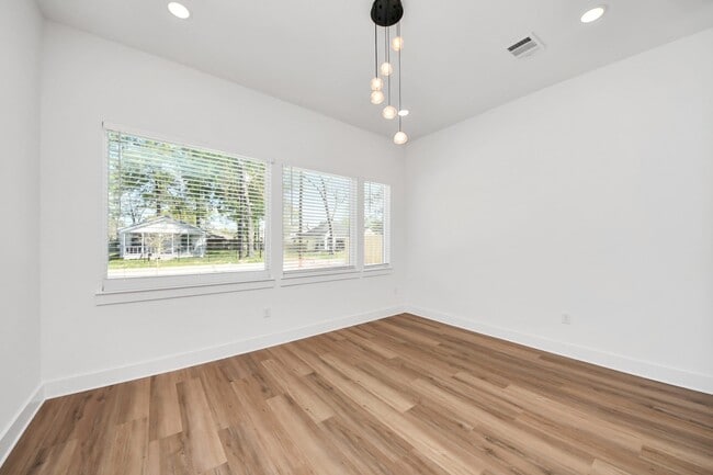 Building Photo - 8106 Locksley Rd