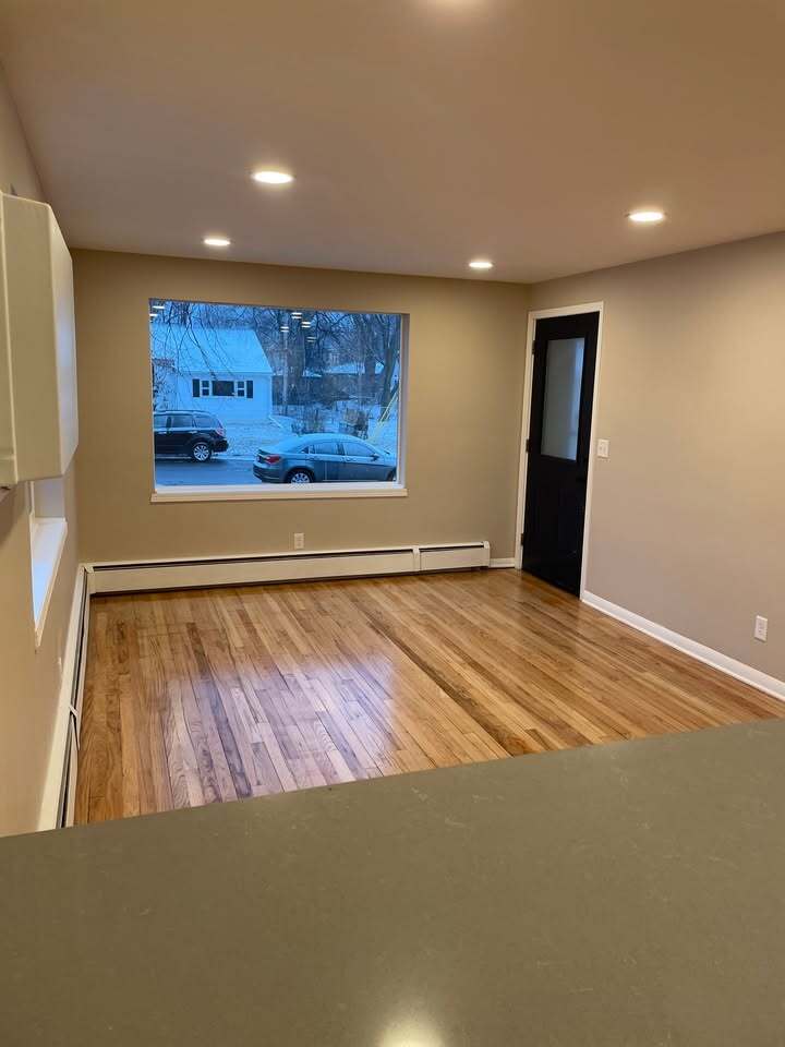 Building Photo - 415 Algoma St