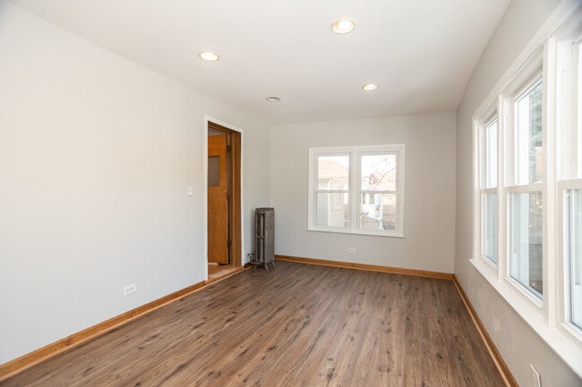 Building Photo - 1330 W Norwood St