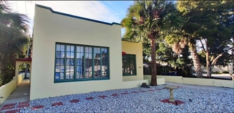 Building Photo - 404 N Ridgewood Ave