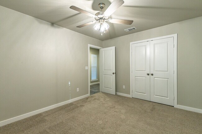 Building Photo - Beautiful 4 bed 3 bath home