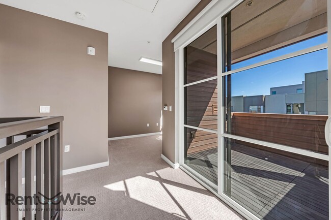 Building Photo - 298 Friedell St