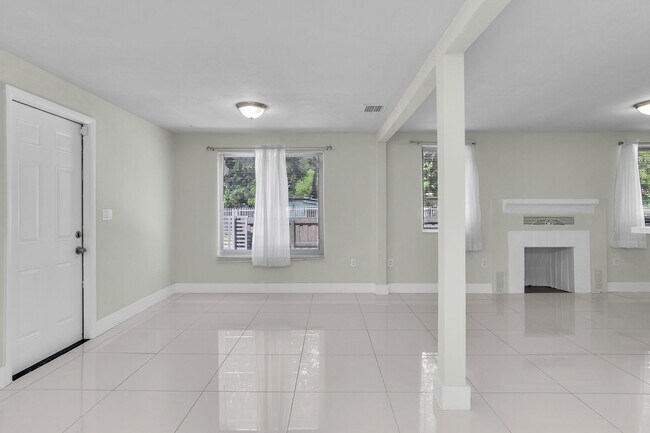 Building Photo - Rented