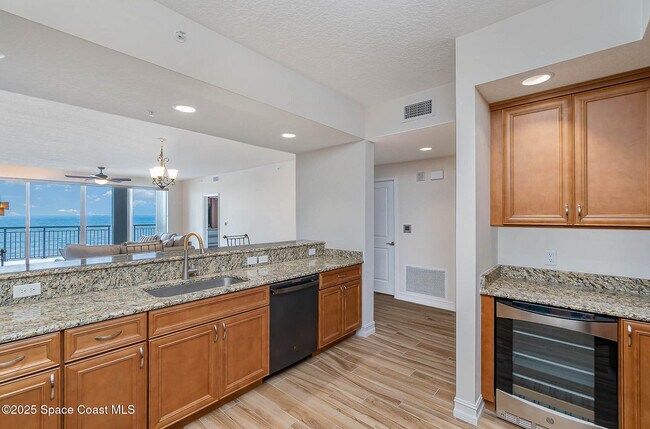 Building Photo - 1025 Jimmy Buffett Mem Hwy