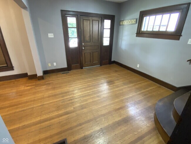 Building Photo - 3047 N College Ave